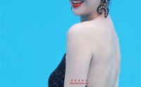 佟丽娅参加某品牌活动上的走红毯花絮照片，大尺度抹胸分叉裙，大长腿光脚高跟造型，高清4K分辨率原图无修多图下载（至尊）
