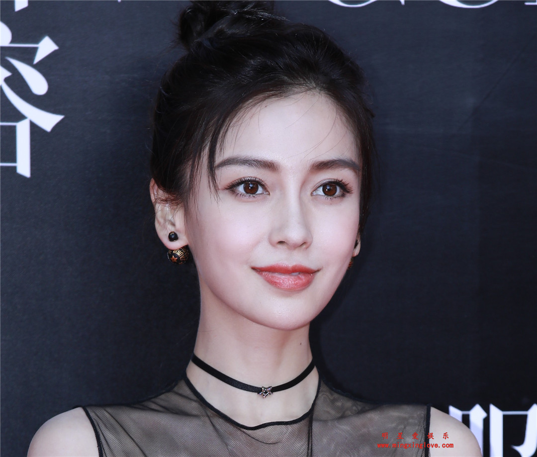 Angelababy参加某时尚盛典时的走红毯照片花絮,透明抹胸长裙,端庄典雅,高清4K分辨率原图无修组图下载-明星爱娱乐