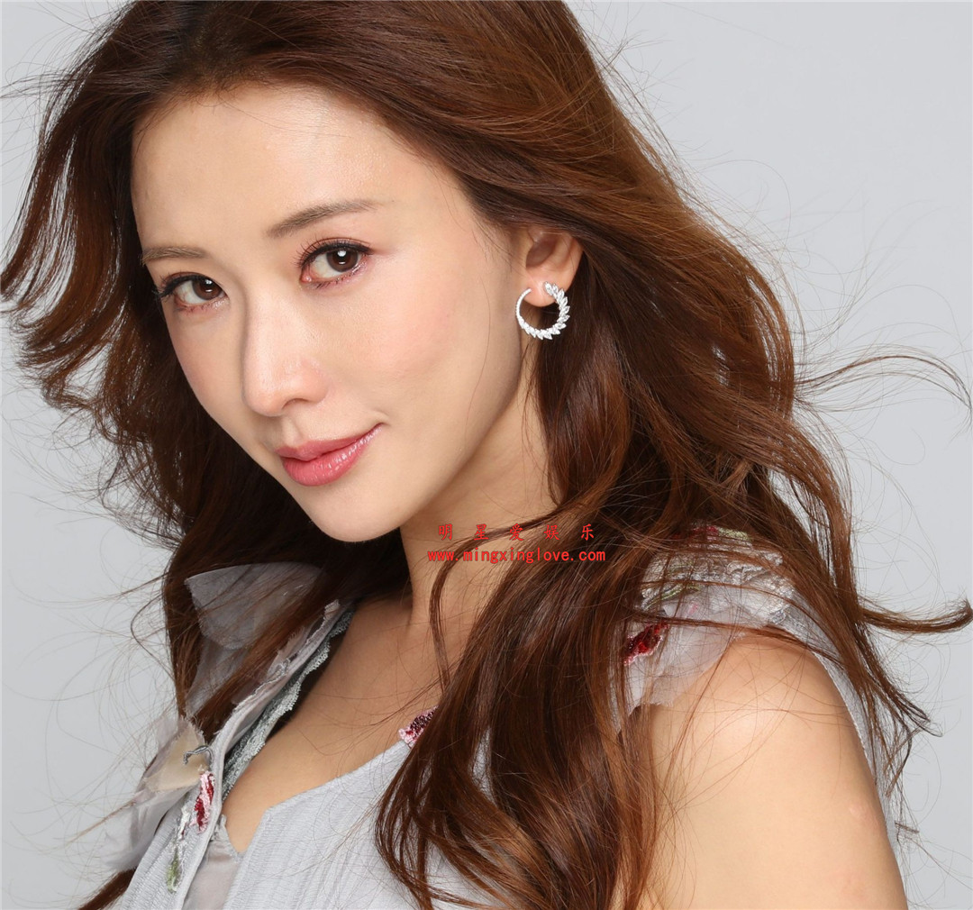 林志玲拍摄性感写真花絮照片,大尺度黑丝、露胸长裙、抹胸裙多套造型写真,高清4K分辨率原图无修组图下载-明星爱娱乐
