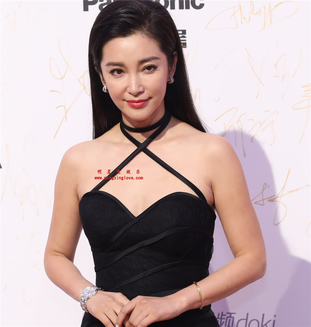 李冰冰参加ELLE风尚大典时的走红毯照片花絮，大尺度露胸装，高清4K分辨率原图无修组图下载-明星爱娱乐