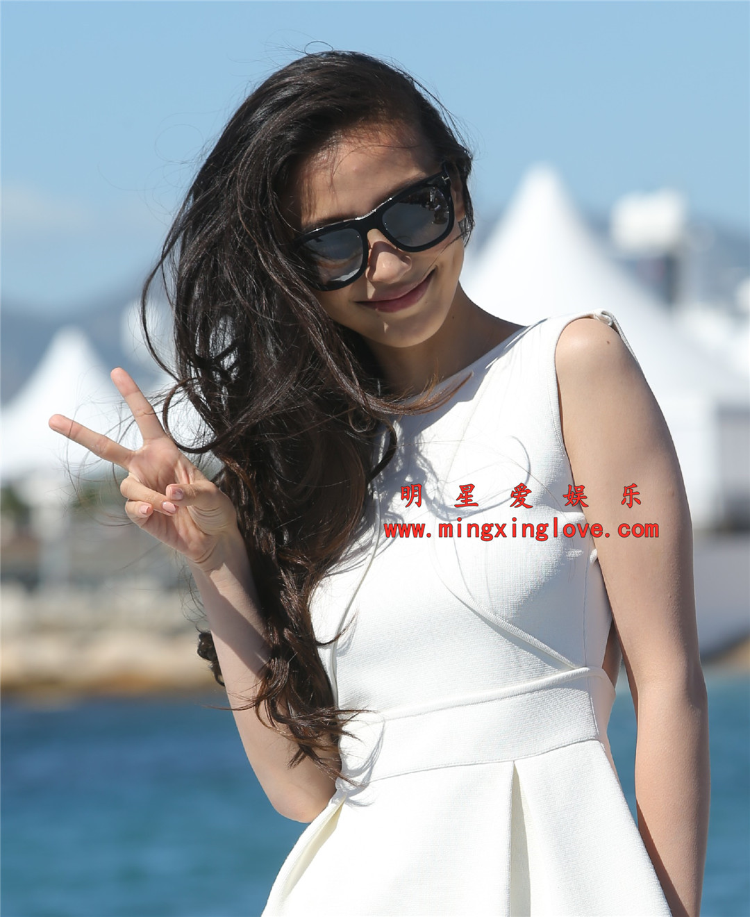 Angelababy为某杂志拍摄的时尚封面大片花絮照,时尚短裙大长腿,光脚高跟,放大可看清肌肤纹理,高清4K分辨率原图无修多图下载(至尊)-明星爱娱乐