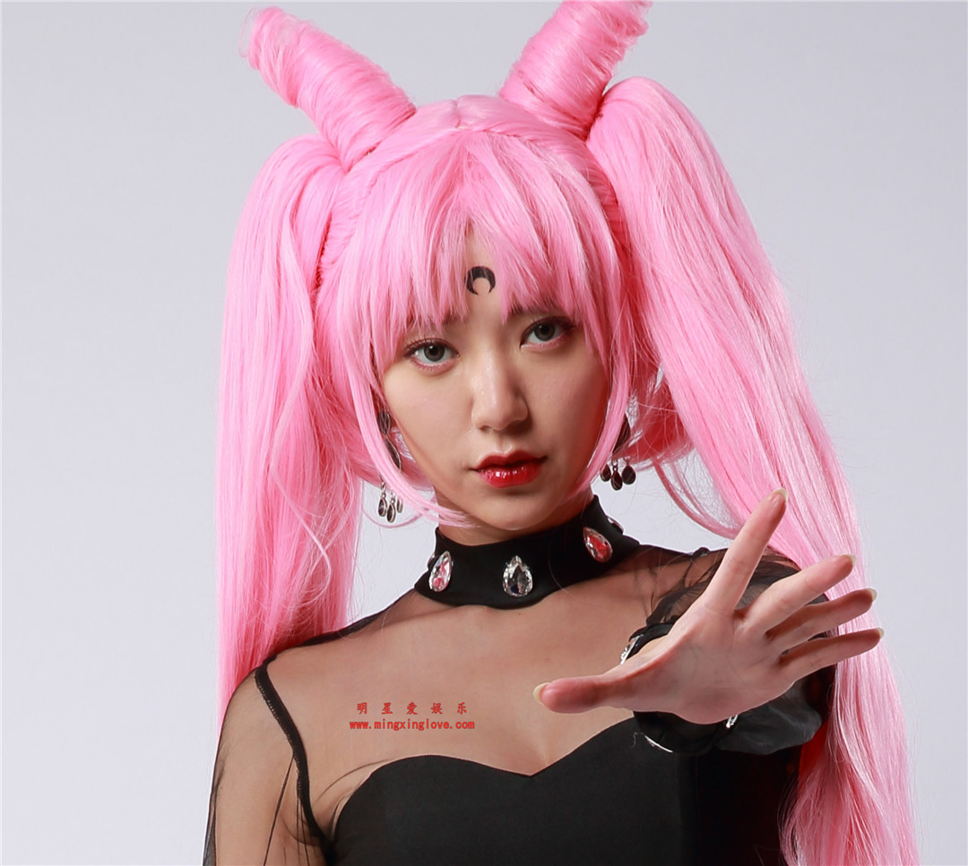 郭雪芙为某综艺节目拍摄的定妆照拍摄花絮,COSPLAY大长腿,光脚高跟造型,高清4K分辨率原图无修组图下载-明星爱娱乐