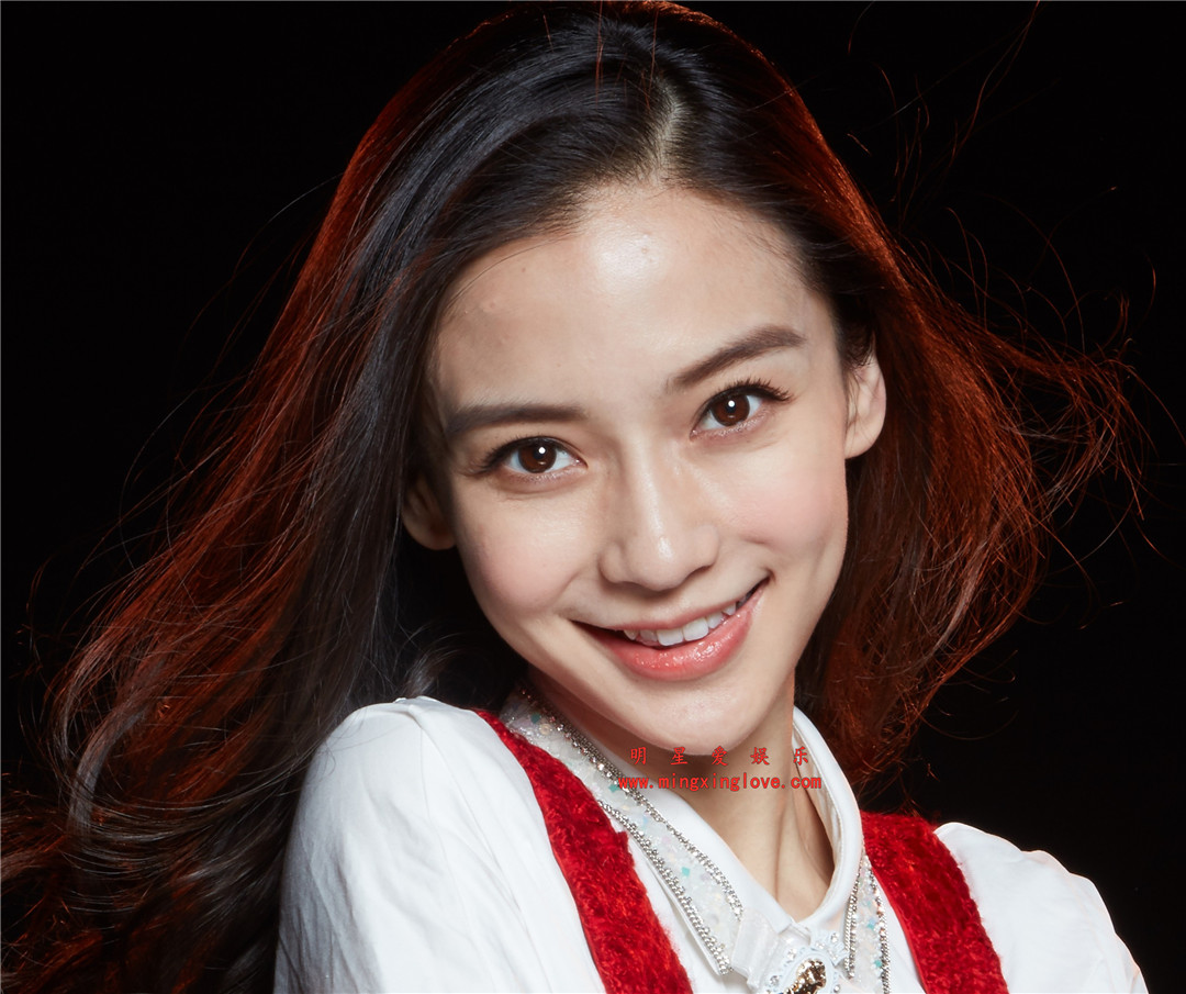 Angelababy早期为跑男拍摄的宣传照,定妆照拍摄花絮照片,吊带裙光腿造型,放大可看清肌肤纹理,高清8K分辨率原图无修组图下载(至尊)-明星爱娱乐