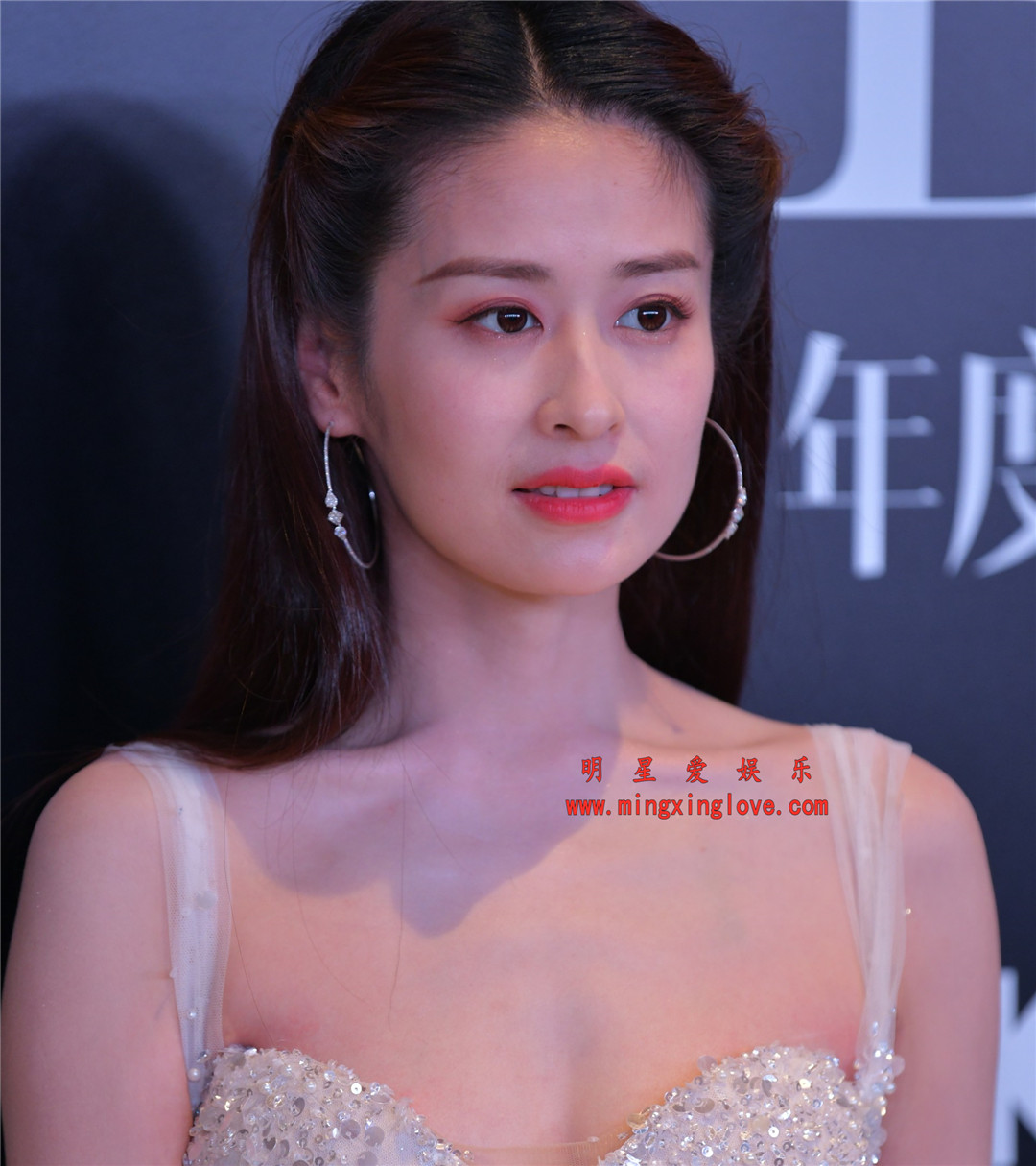 颖儿参加InStyle美妆盛典上的走红毯照片花絮,大尺度深V露胸晚礼服,高清4K分辨率原图无修多图下载(至尊)-明星爱娱乐