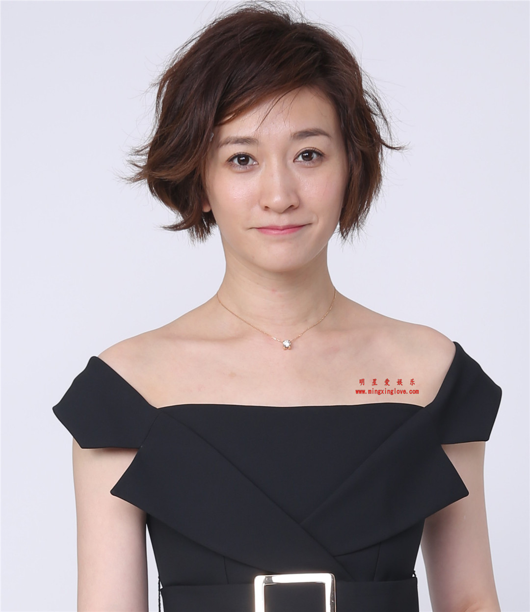 李小冉为某电视剧拍摄的定妆照拍摄花絮照片,露肩长裙、短裤等多种造型,高清4K分辨率原图无修组图下载(至尊)-明星爱娱乐