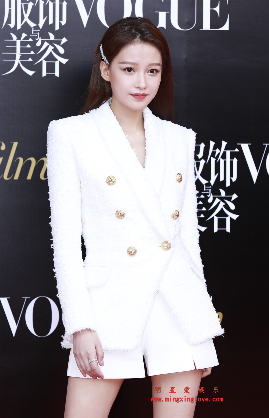 孙怡参加VOGUE时尚盛典时的走红毯照片花絮,大长腿光脚高跟造型,高清4K分辨率原图无修组图下载-明星爱娱乐