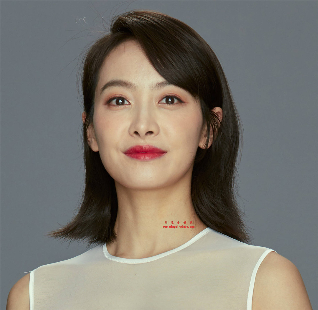 宋茜为某电视剧拍摄的定妆照花絮照片,短裙大长腿、光脚高跟造型,放大可看清肌肤纹理,高清8K分辨率原图无修组图下载(至尊)-明星爱娱乐