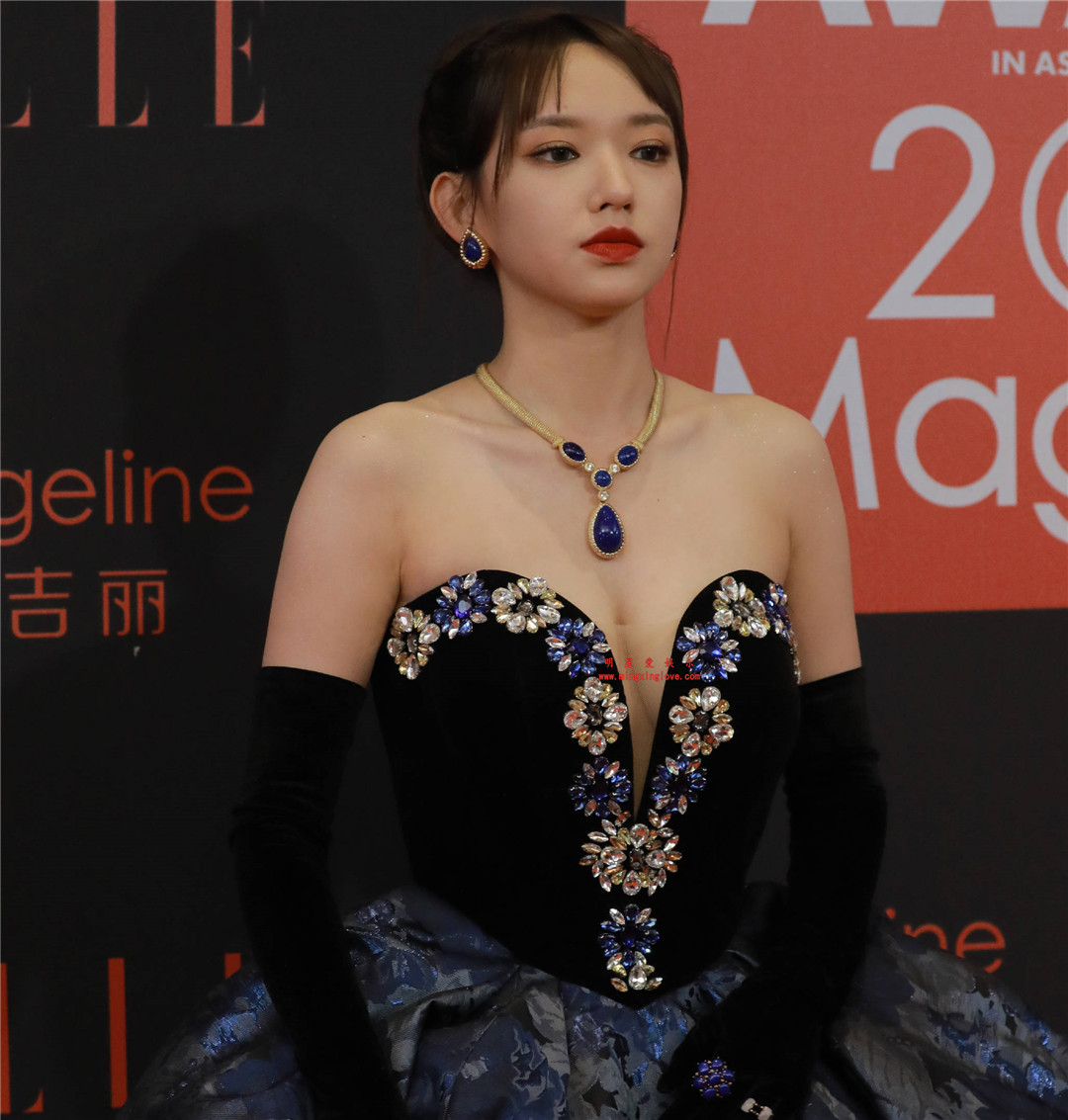 程潇参加ELLE时尚盛典时的走红毯花絮照片,大尺度爆乳露胸晚礼服,高清4K分辨率原图无修生图下载(至尊)-明星爱娱乐