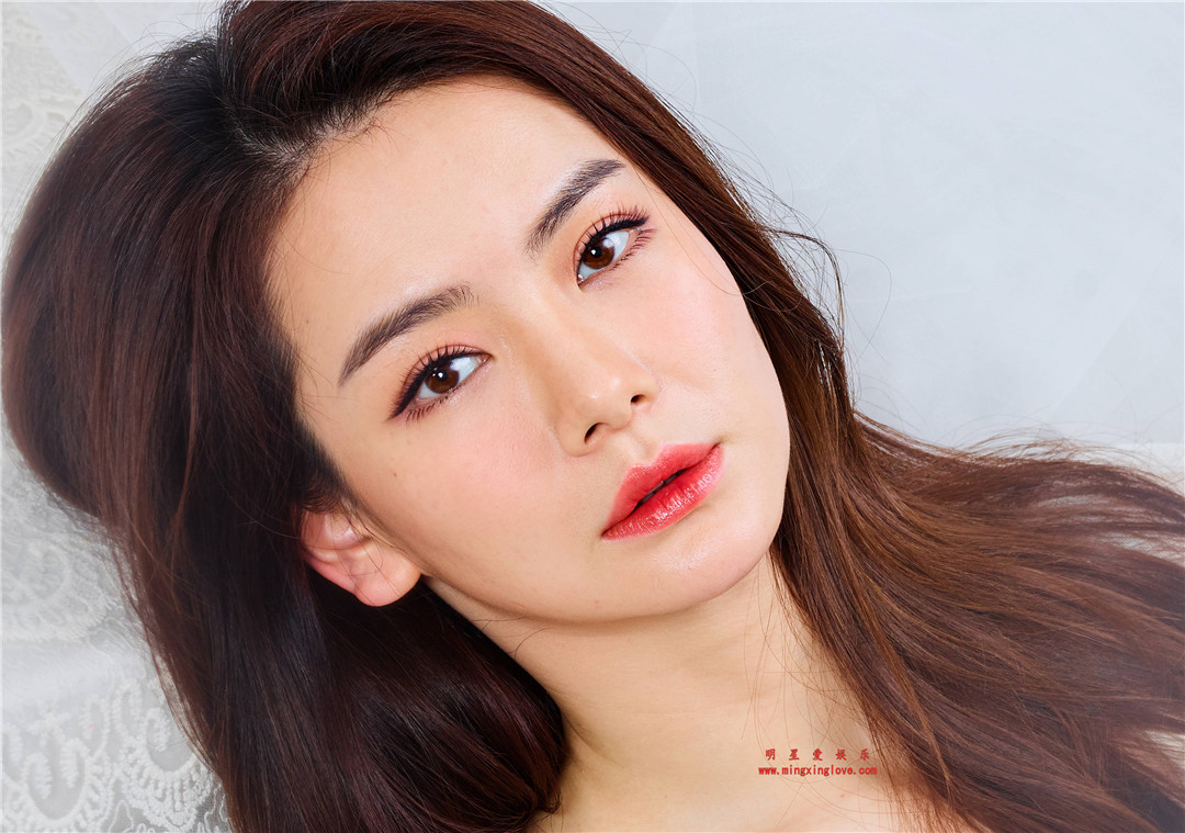 戚薇内衣广告宣传照原片，单张50M大小，放大可看清肌肤绒毛，高清8K分辨率原图无修生图下载（至尊）-明星爱娱乐