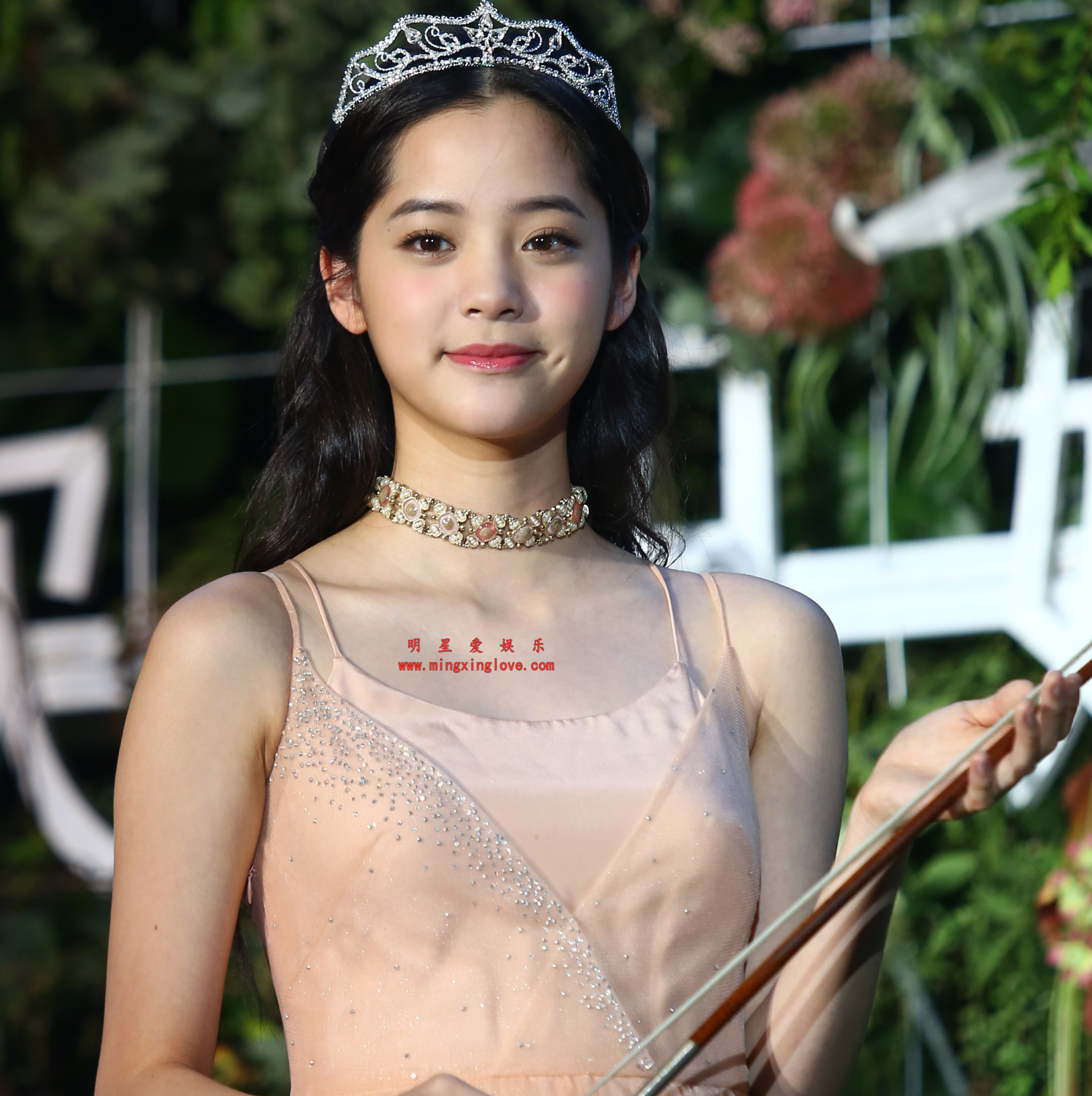 欧阳娜娜专辑发布会现场花絮照片，性感吊带裙造型，高清4K分辨率原图无修生图下载（至尊）-明星爱娱乐