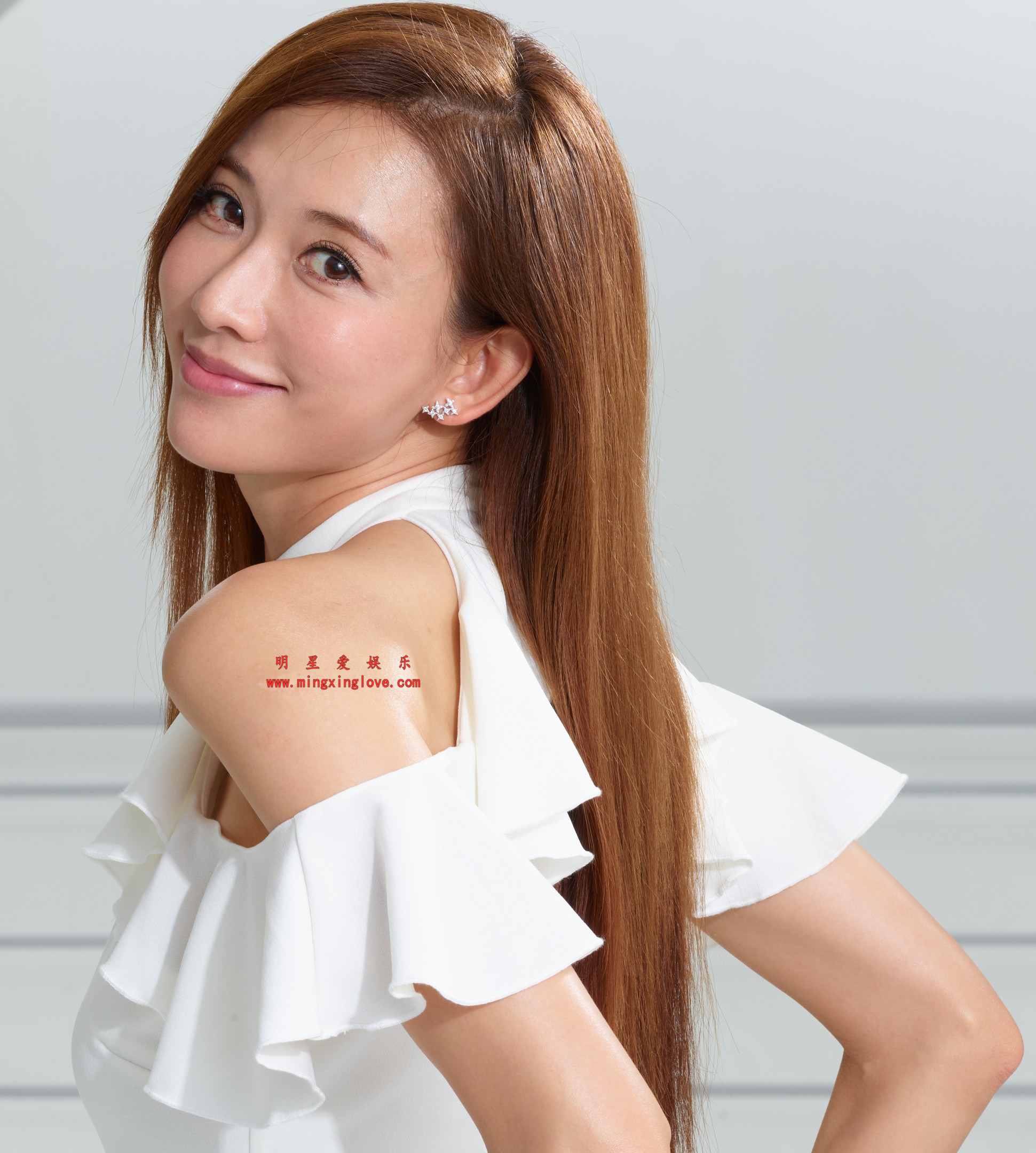 林志玲拍摄某时尚写真花絮照片，大尺度爆乳露胸、光脚高跟等造型，单张300M，放大可看清肌肤纹理，高清8K分辨率原图无修生图下载（至尊）-明星爱娱乐