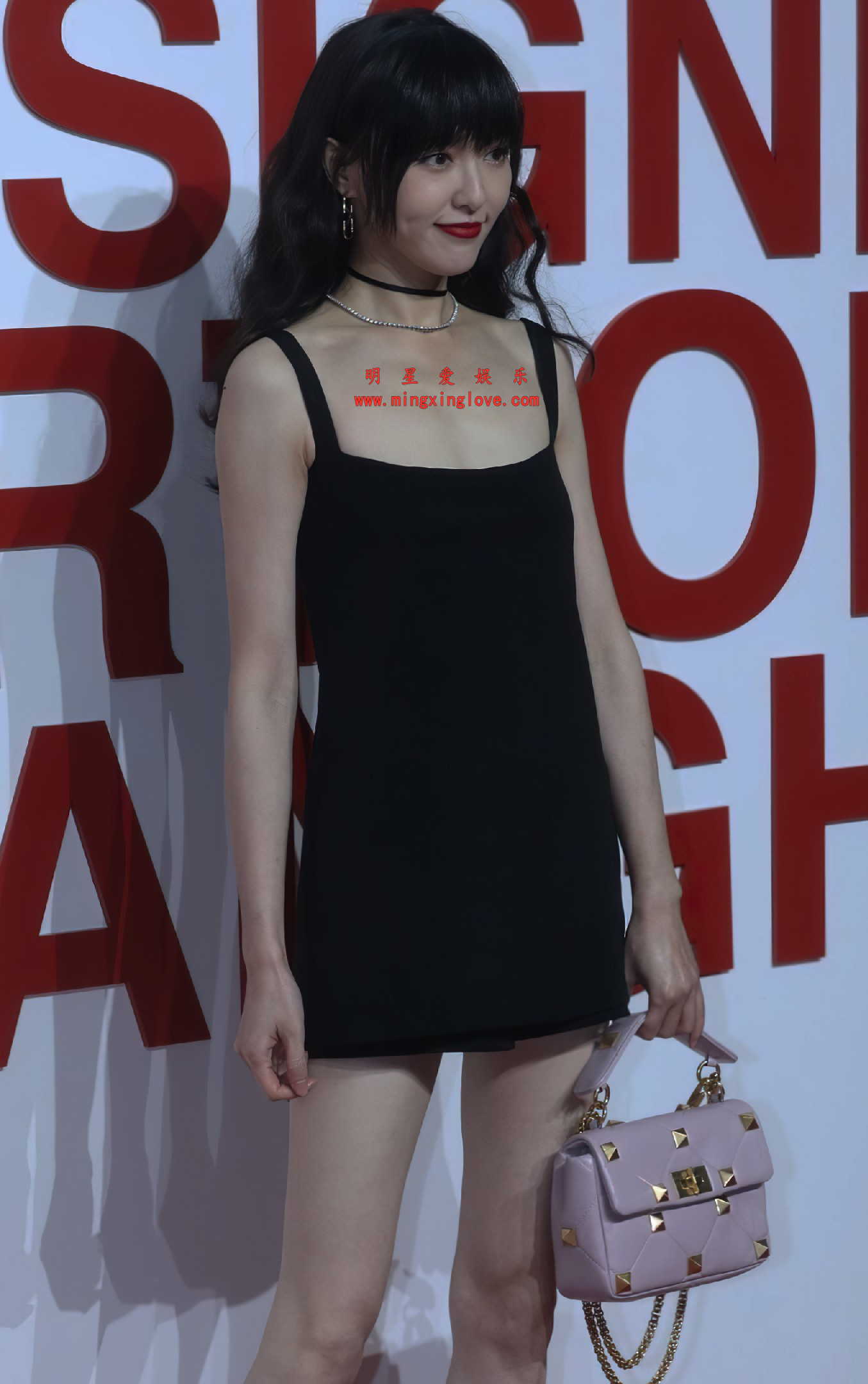 唐嫣、虞书欣、沈梦辰、舒淇、秦岚、刘雯参加VALENTINO时尚盛典活动现场红毯花絮照片，抹胸裙、吊带短裙等多种造型，高清4K分辨率原图无修生图下载（至尊）-明星爱娱乐