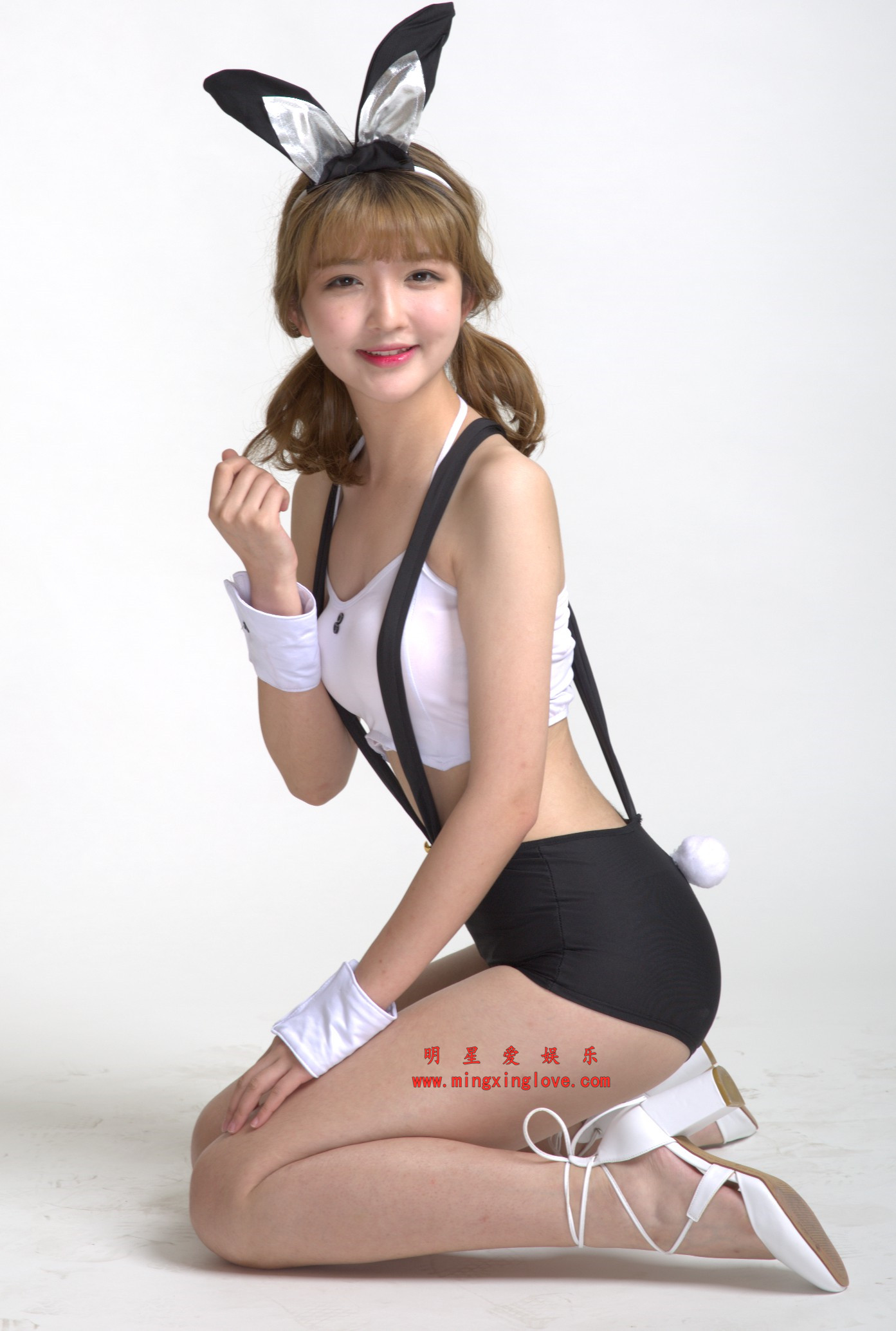 【网大系列】某网络大电影角色定妆照拍摄花絮照片，大尺度情趣内衣造型，单张20M+，放大可看清肌肤纹理，高清4K分辨率原图无修生图下载-明星爱娱乐