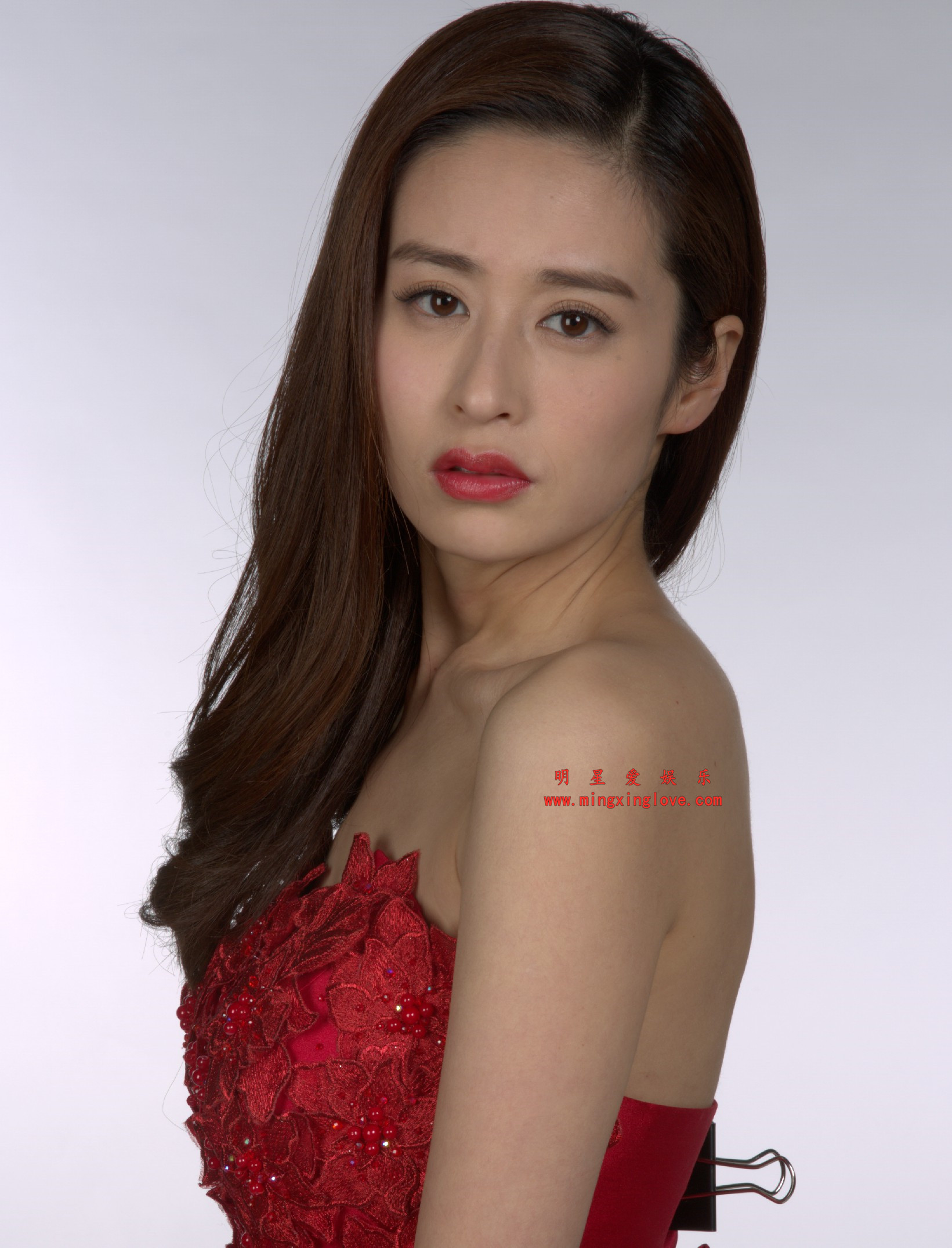 颖儿拍摄某电视剧角色定妆照花絮照片,大尺度抹胸礼服,单张20M+,放大可看清肌肤纹理,高清4K分辨率原图无修生图下载(至尊)-明星爱娱乐