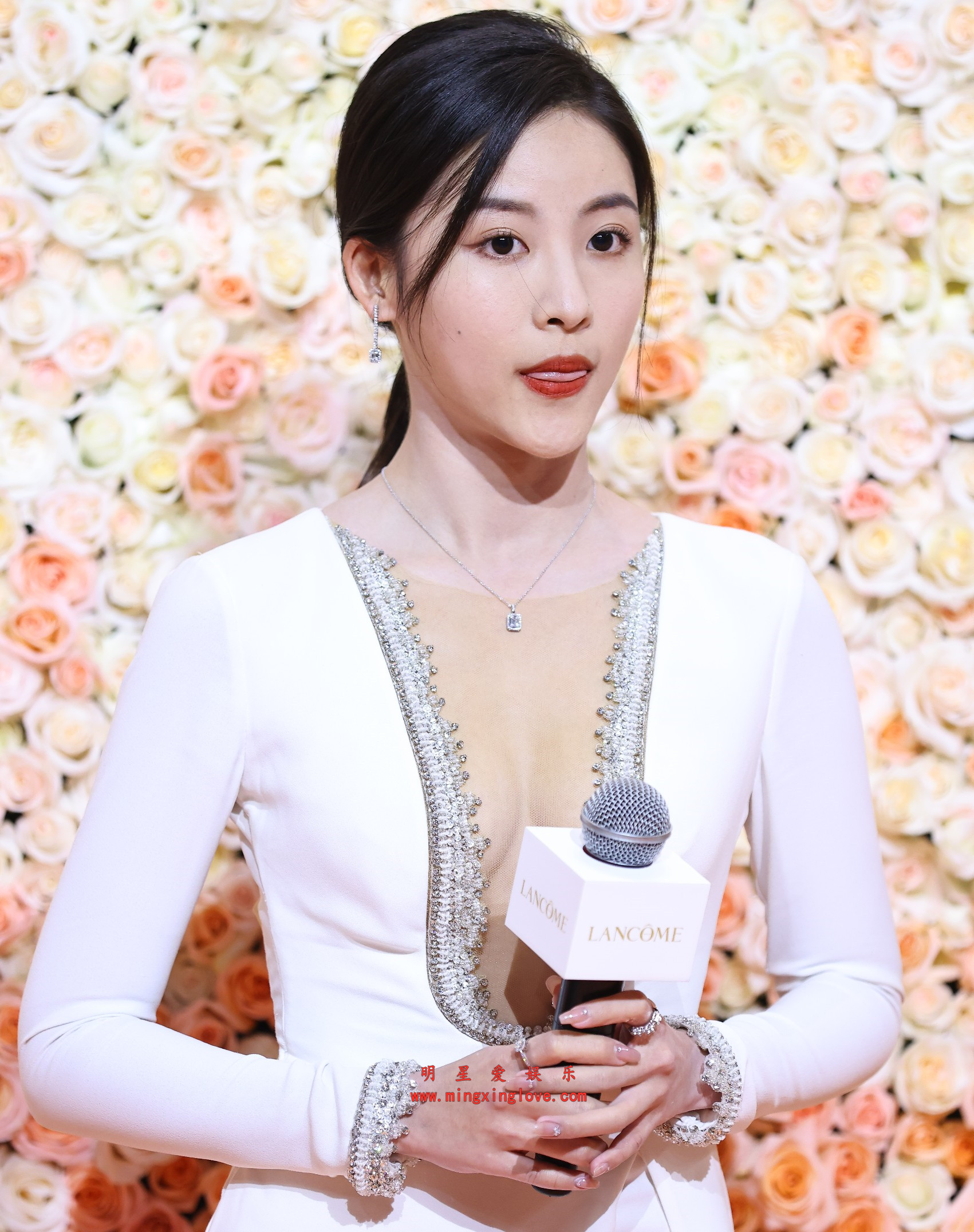 孙芮兰蔻时尚活动红毯花絮照片，大尺度露胸开叉礼服造型，高清4K分辨率原图无修生图下载（至尊）-明星爱娱乐