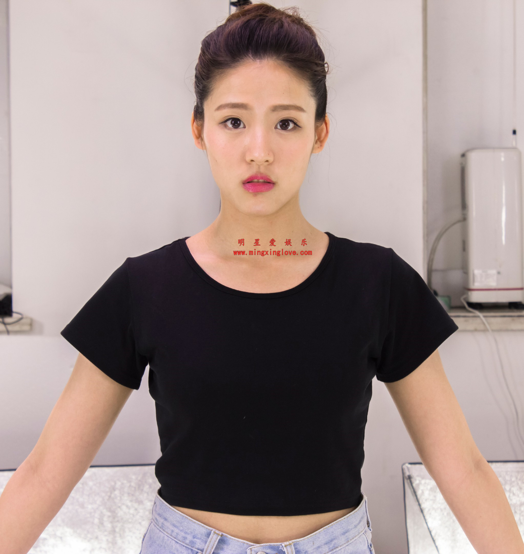 孙芮参加某综艺节目拍摄的360°VR视频图片花絮照片,短裤光腿走光露内,高清4K分辨率原图无修生图下载(至尊)-明星爱娱乐