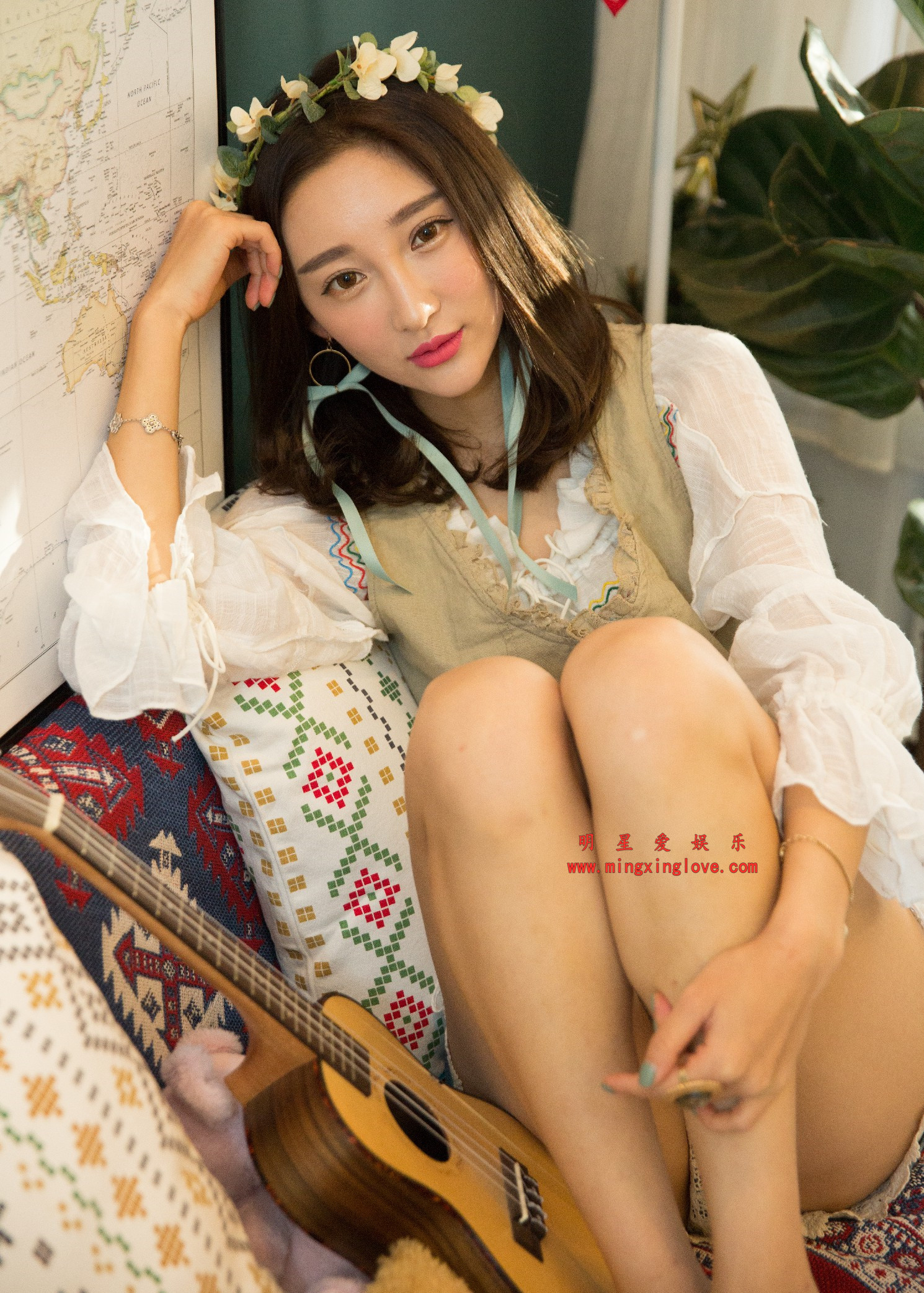 【网大系列】网红安芷曼、艾希性感写真花絮照片,大长腿、光脚等多种造型,放大可看清肌肤纹理,高清4K分辨率原图下载-明星爱娱乐