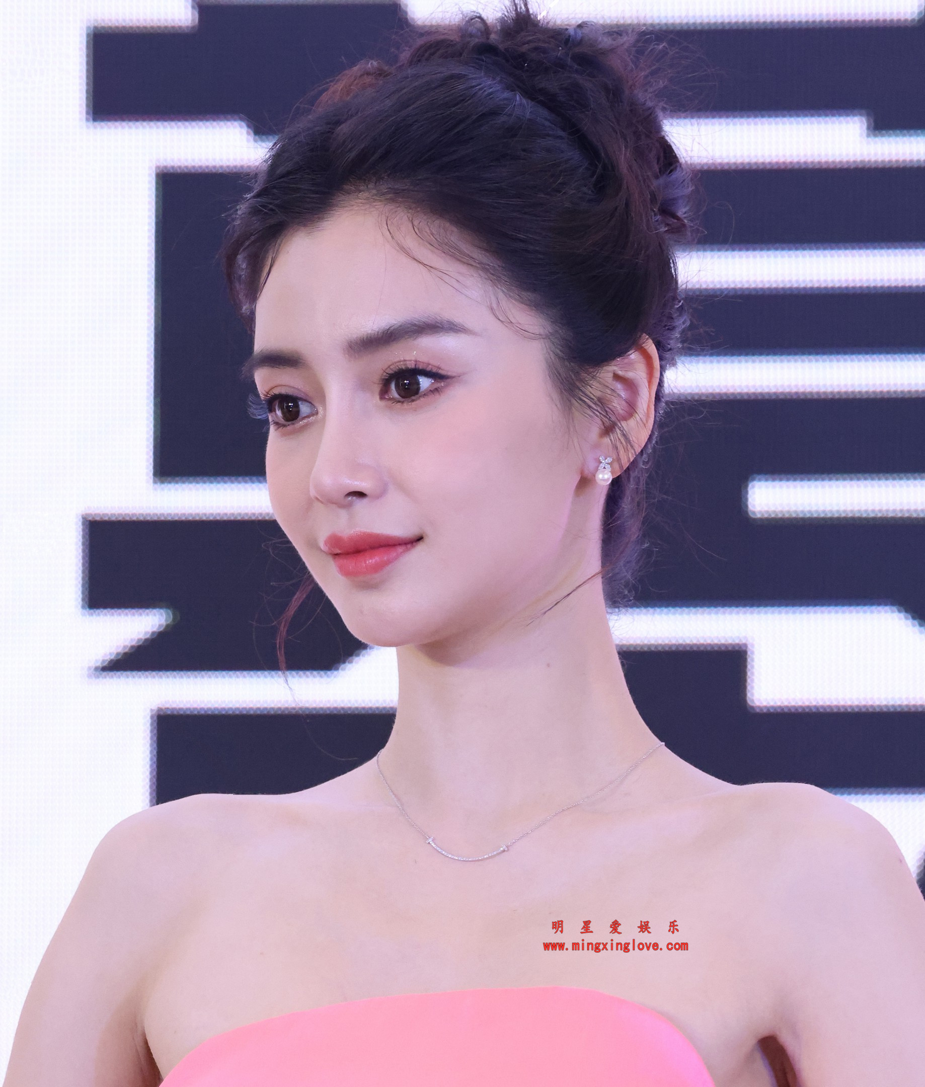 Angelababy猫人品牌内衣活动花絮照片,性感抹胸露背、美腿光脚,高清8K分辨率原图无修生图下载(至尊)-明星爱娱乐