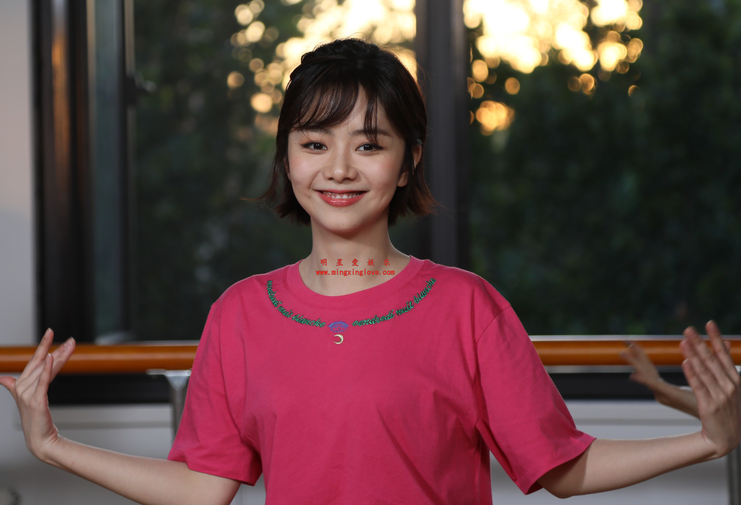 谭松韵舞蹈排练花絮照片,性感紧身裤,放大可看清肌肤纹理,高清4K分辨率原图无修生图下载(至尊)-明星爱娱乐