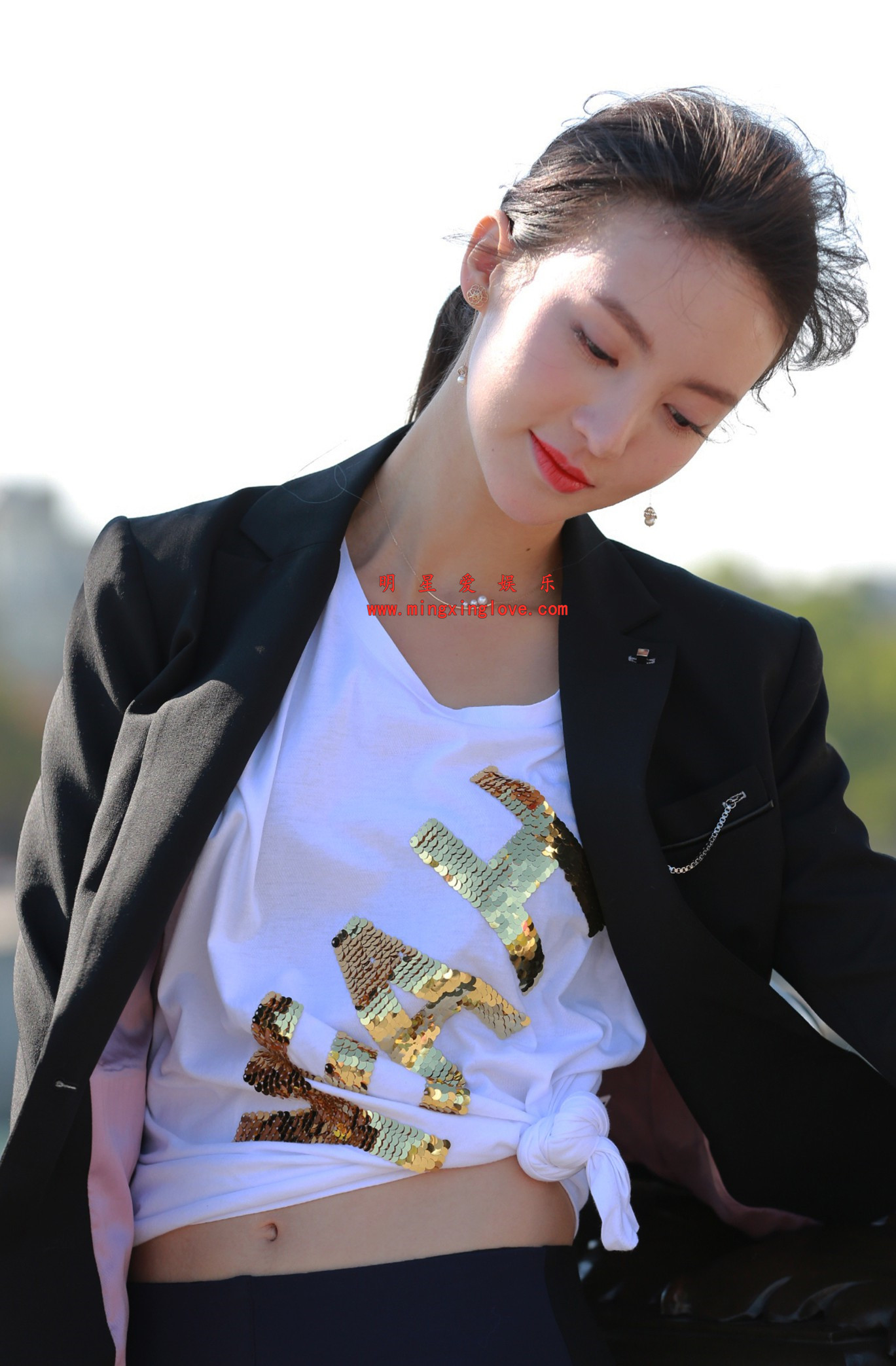 金晨综艺外拍写真花絮照片,性感露脐美腿、光脚高跟造型,高清4K分辨率原图无修生图下载(至尊)-明星爱娱乐