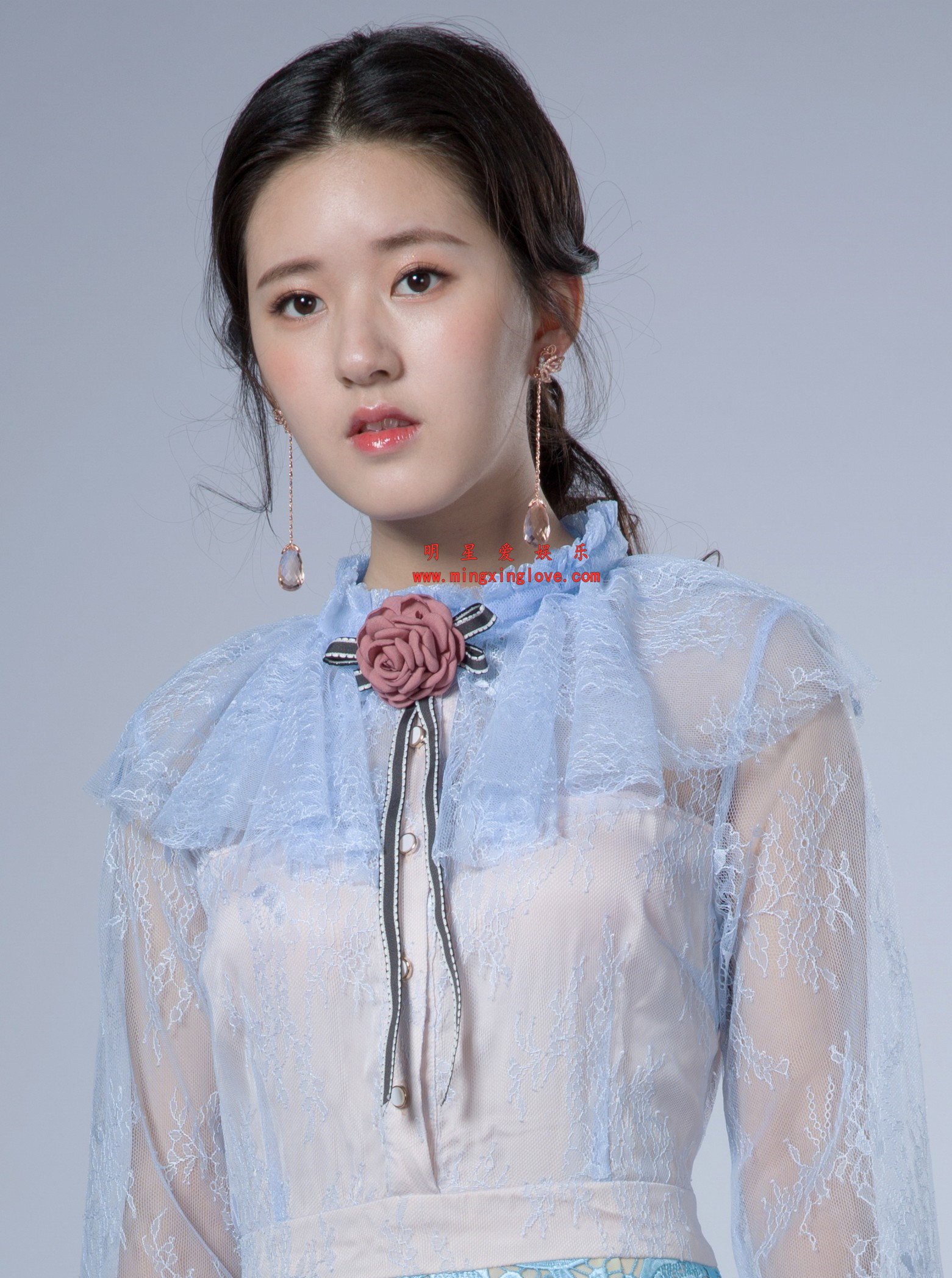 赵露思某综艺节目定妆照拍摄花絮照片,性感透视、美腿光脚高跟造型,放大可看清肌肤纹理,高清4K分辨率原图无修生图下载(至尊)-明星爱娱乐