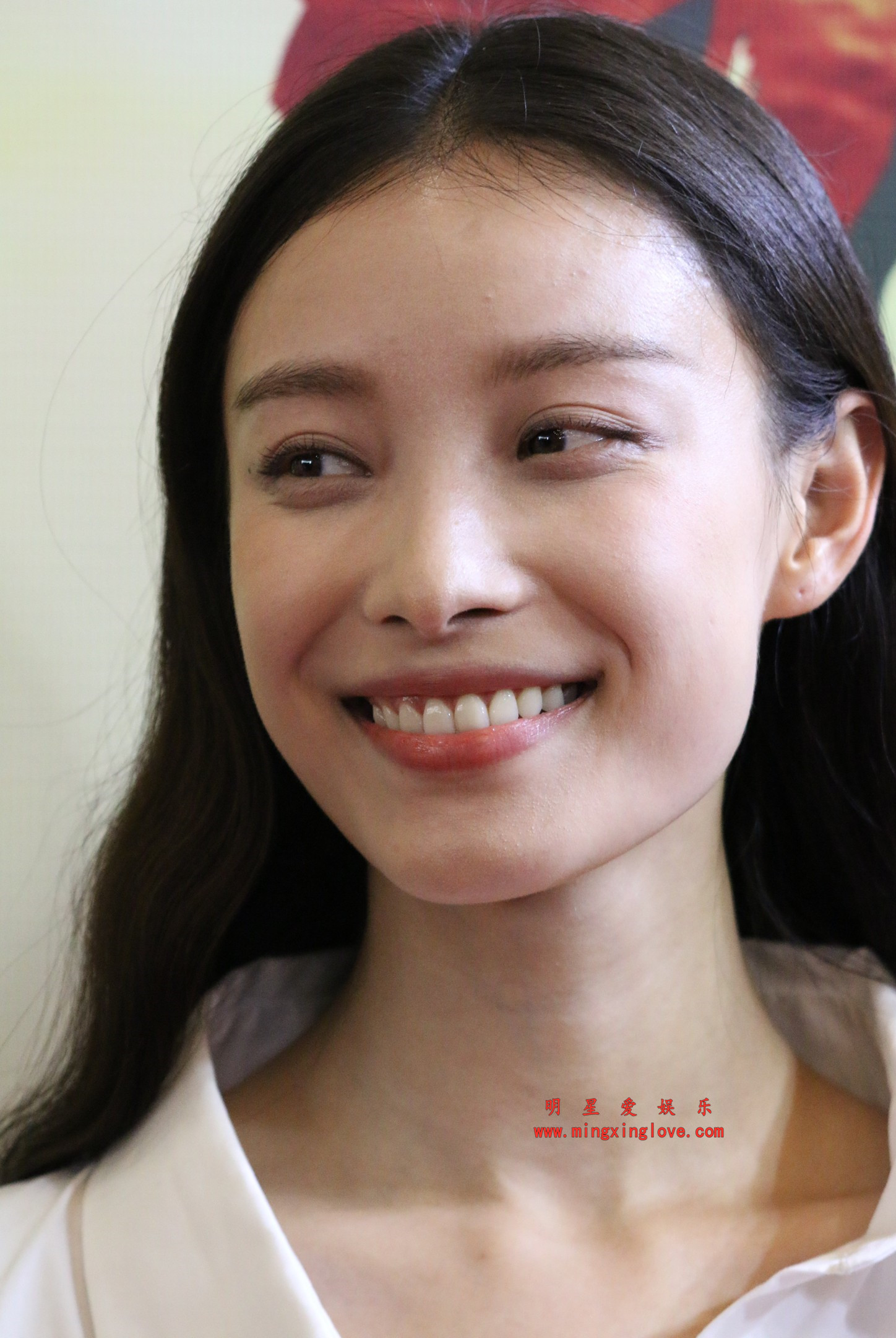 倪妮电影《悟空传》发布会现场花絮照片,面部特写,放大可看清肌肤纹理,高清4K分辨率原图无修生图下载(至尊)-明星爱娱乐