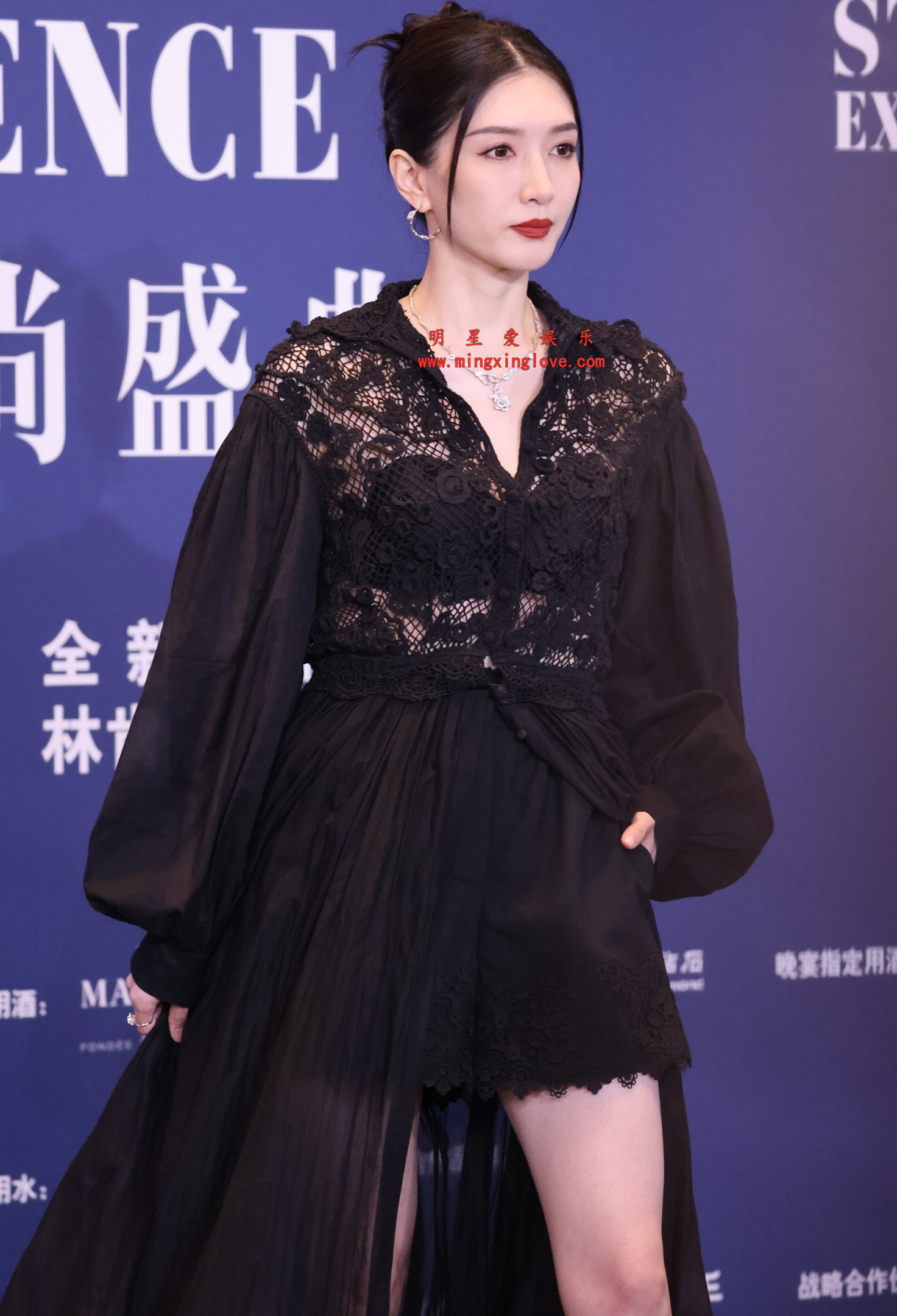 江疏影费加罗时尚盛典红毯拍摄花絮照片,性感透视裙,美腿光脚特写,高清8K分辨率原图无修生图下载(至尊)-明星爱娱乐