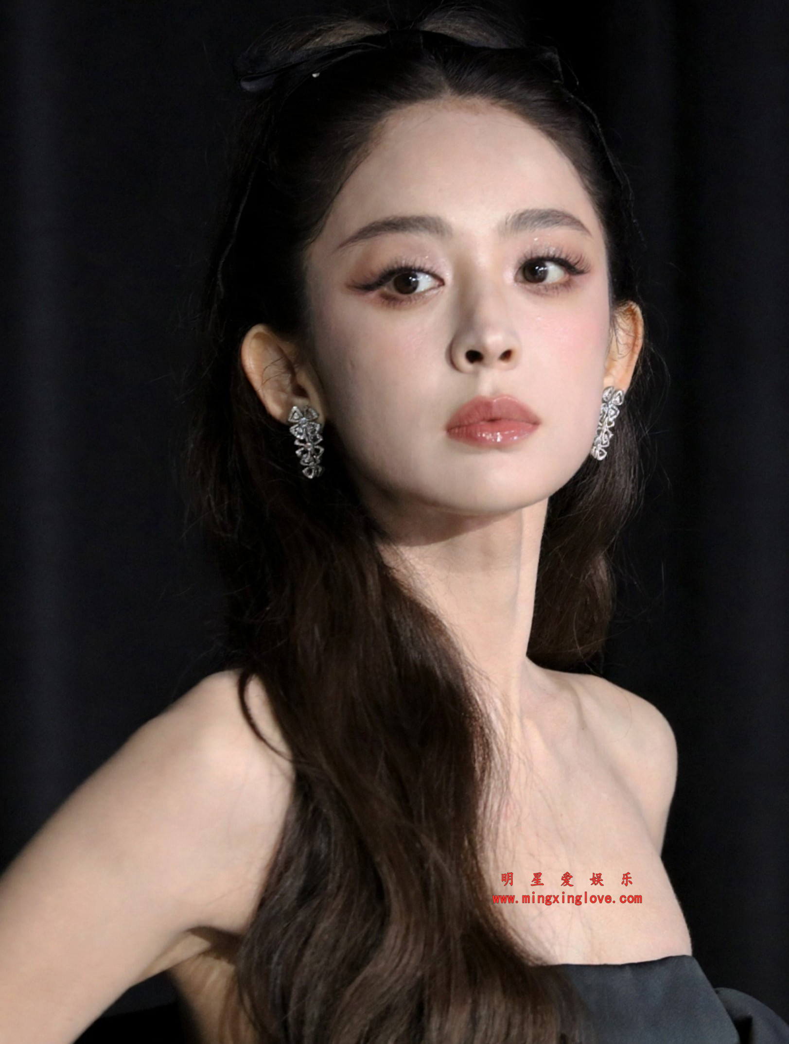 古力娜扎费加罗活动红毯拍摄花絮照片，大尺度爆乳抹胸礼服，高清4K分辨率原图无修生图下载（至尊）-明星爱娱乐