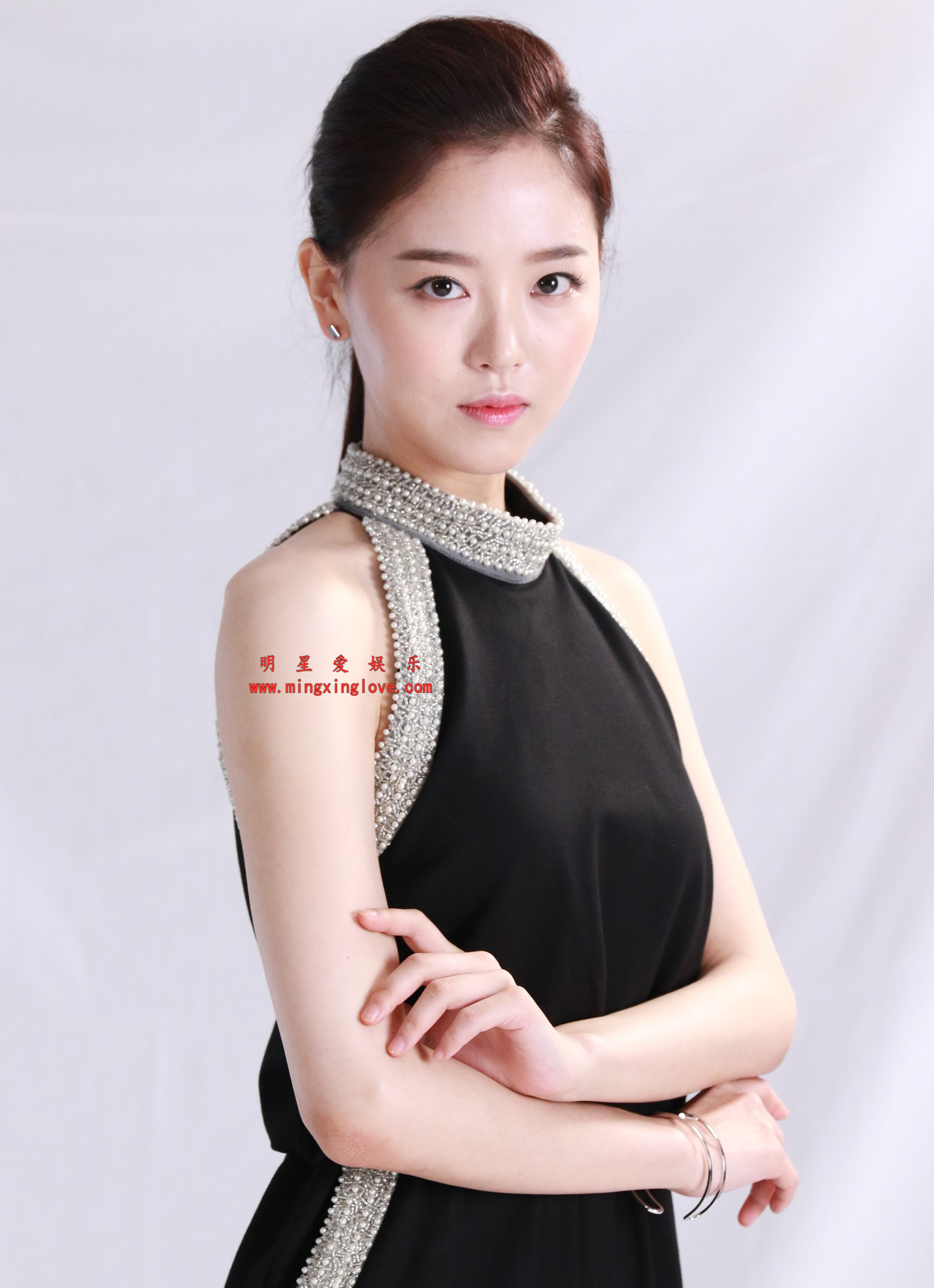 姜汉娜定妆照拍摄花絮照片,性感露肩、短裙美腿等多种造型,放大可看清肌肤纹理,高清4K分辨率原图无修生图下载(至尊)-明星爱娱乐